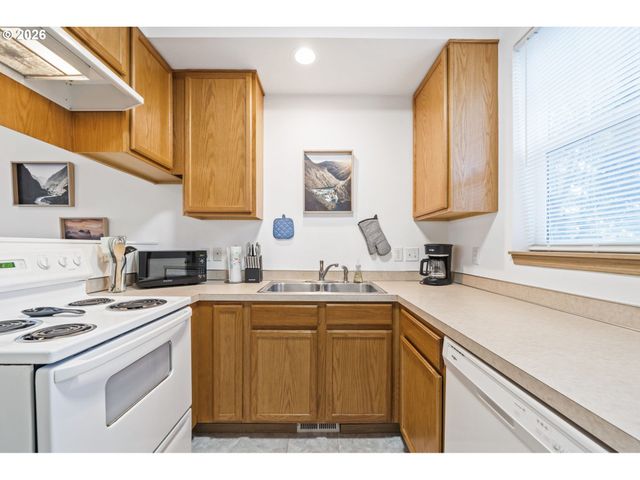 121 Se 8TH Ave, Hillsboro, OR 97123