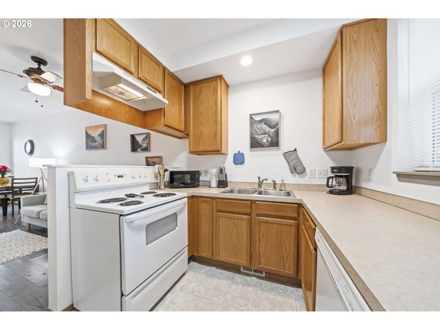 121 Se 8TH Ave, Hillsboro, OR 97123