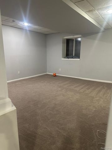 2216 Legacy Drive, Burton, MI 48519