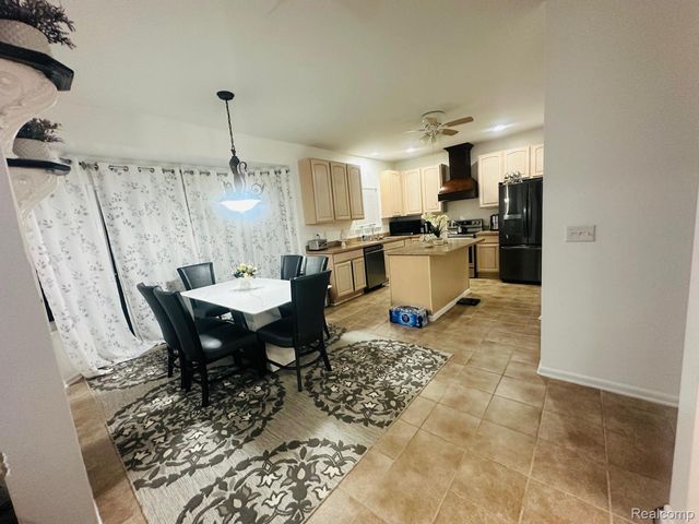 2216 Legacy Drive, Burton, MI 48519