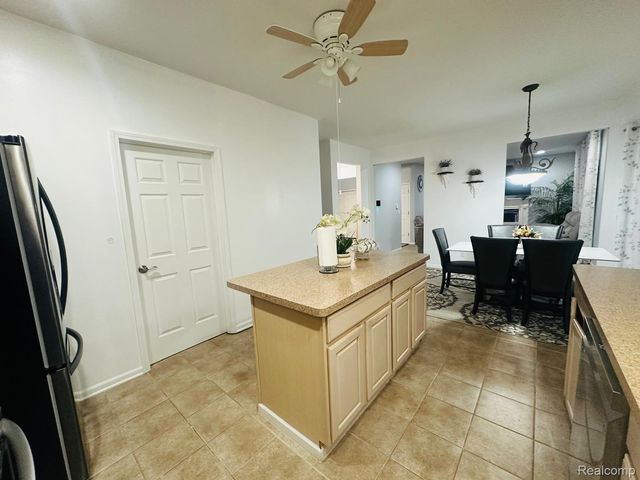 2216 Legacy Drive, Burton, MI 48519