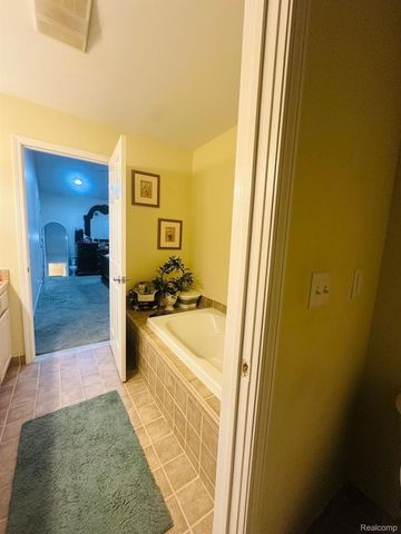 2216 Legacy Drive, Burton, MI 48519