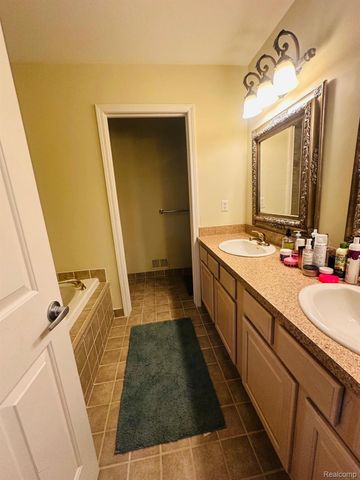 2216 Legacy Drive, Burton, MI 48519