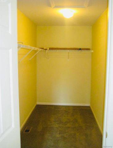 2216 Legacy Drive, Burton, MI 48519