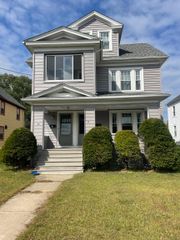 18 Fennbrook Road, West Hartford, CT 06119