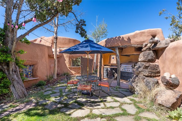 41 Estrada Calabasa, Santa Fe, NM 87506