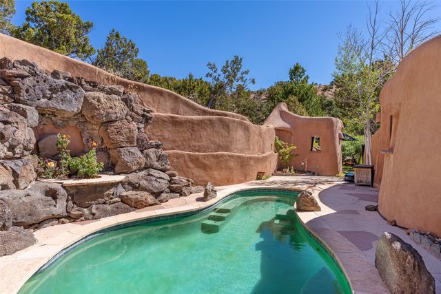 41 Estrada Calabasa, Santa Fe, NM 87506