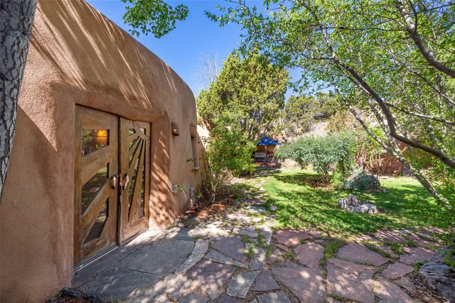 41 Estrada Calabasa, Santa Fe, NM 87506