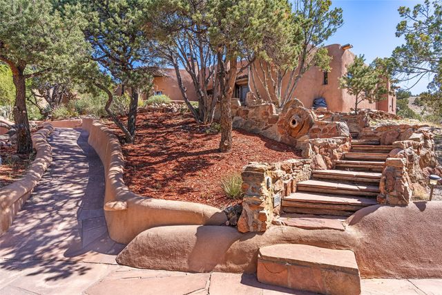41 Estrada Calabasa, Santa Fe, NM 87506