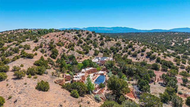 41 Estrada Calabasa, Santa Fe, NM 87506