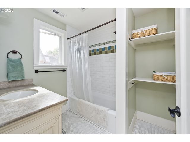 5765 N WILLIAMS Ave, Portland, OR 97217