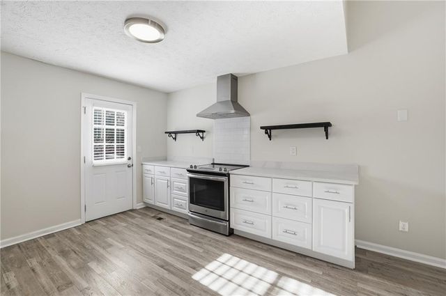 52 Central Park Drive, Atlanta, GA 30354