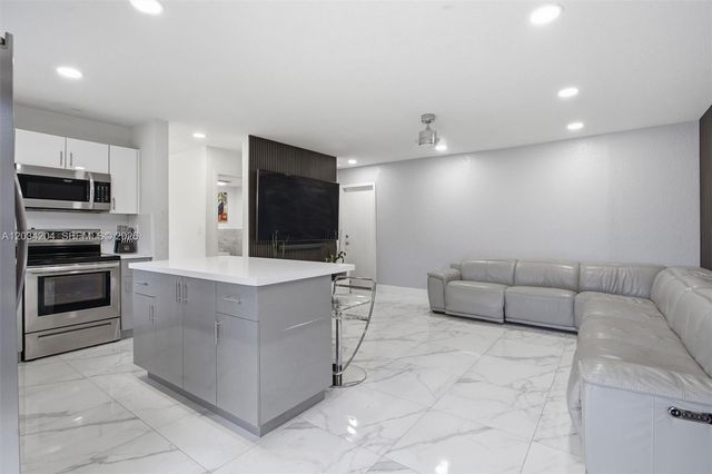 7315 SW 158th Avenue, Miami, FL 33193