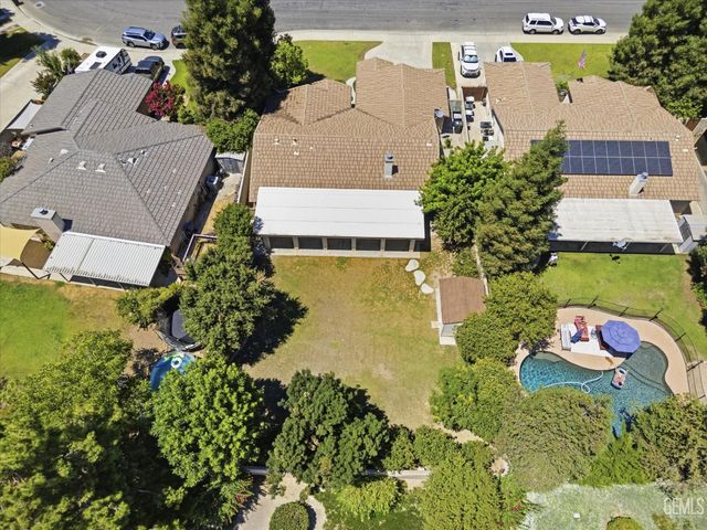 6003 Lausanne Street, Bakersfield, CA 93308