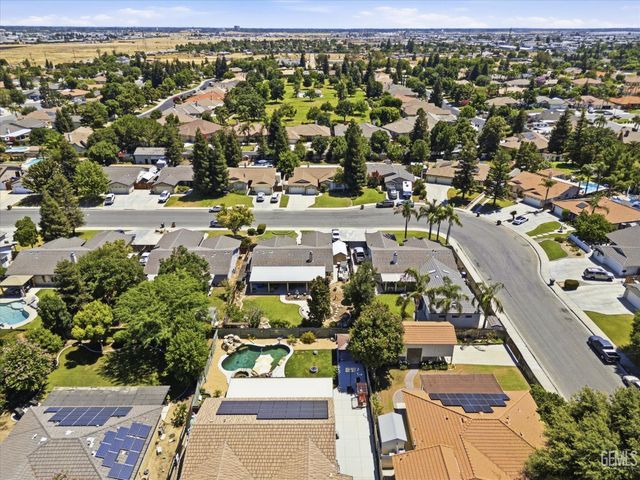 6003 Lausanne Street, Bakersfield, CA 93308