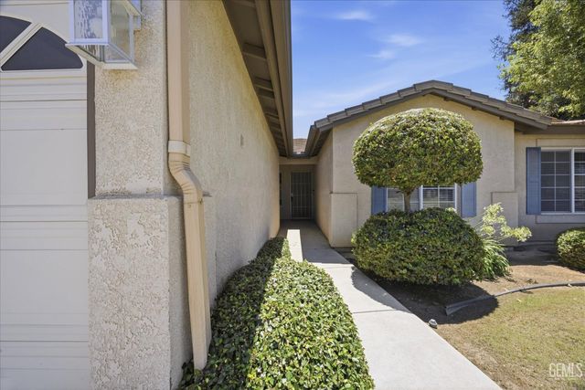 6003 Lausanne Street, Bakersfield, CA 93308