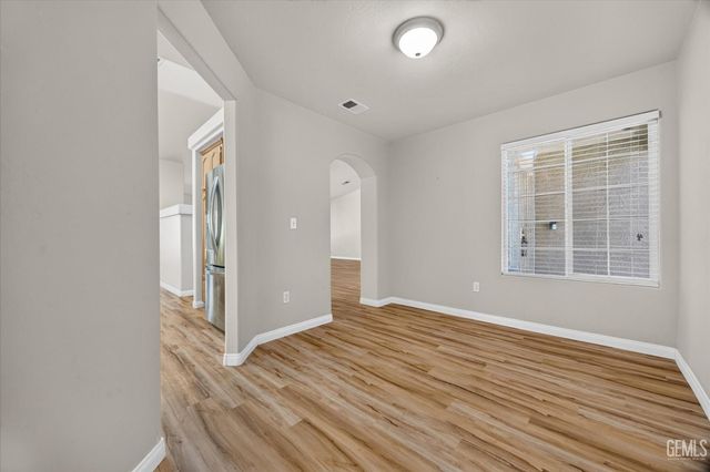 6003 Lausanne Street, Bakersfield, CA 93308