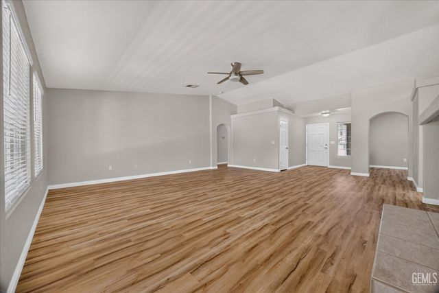 6003 Lausanne Street, Bakersfield, CA 93308