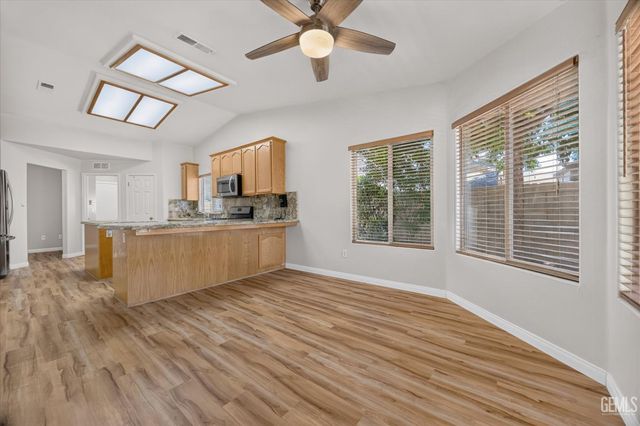 6003 Lausanne Street, Bakersfield, CA 93308