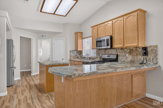 6003 Lausanne Street, Bakersfield, CA 93308