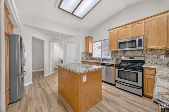 6003 Lausanne Street, Bakersfield, CA 93308