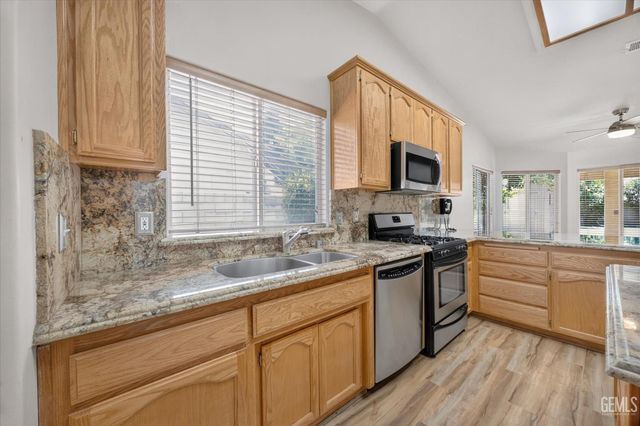 6003 Lausanne Street, Bakersfield, CA 93308