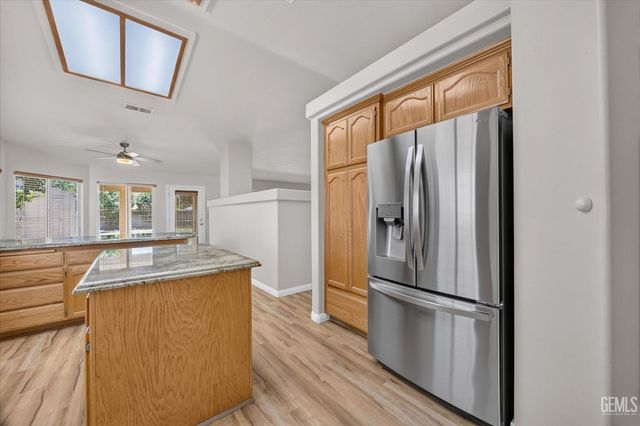 6003 Lausanne Street, Bakersfield, CA 93308