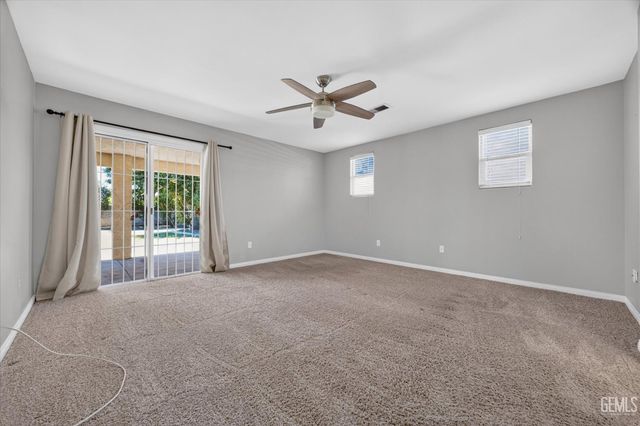 6003 Lausanne Street, Bakersfield, CA 93308