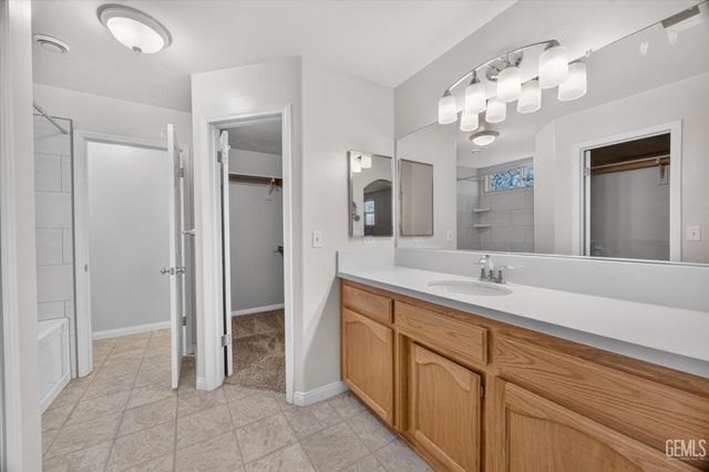 6003 Lausanne Street, Bakersfield, CA 93308