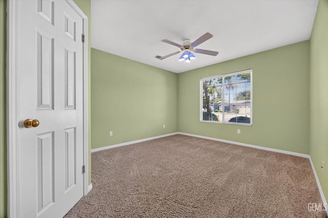 6003 Lausanne Street, Bakersfield, CA 93308