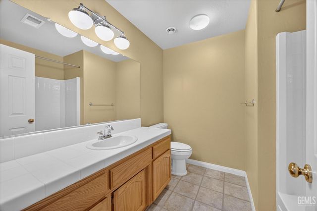 6003 Lausanne Street, Bakersfield, CA 93308