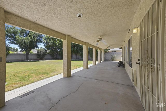 6003 Lausanne Street, Bakersfield, CA 93308