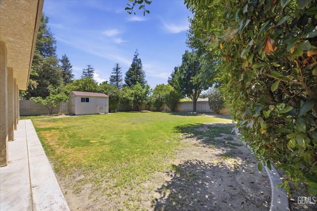 6003 Lausanne Street, Bakersfield, CA 93308
