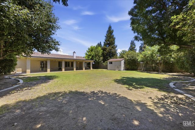 6003 Lausanne Street, Bakersfield, CA 93308