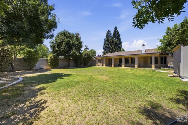 6003 Lausanne Street, Bakersfield, CA 93308