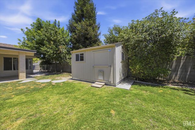 6003 Lausanne Street, Bakersfield, CA 93308