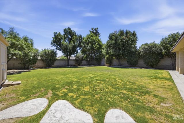 6003 Lausanne Street, Bakersfield, CA 93308