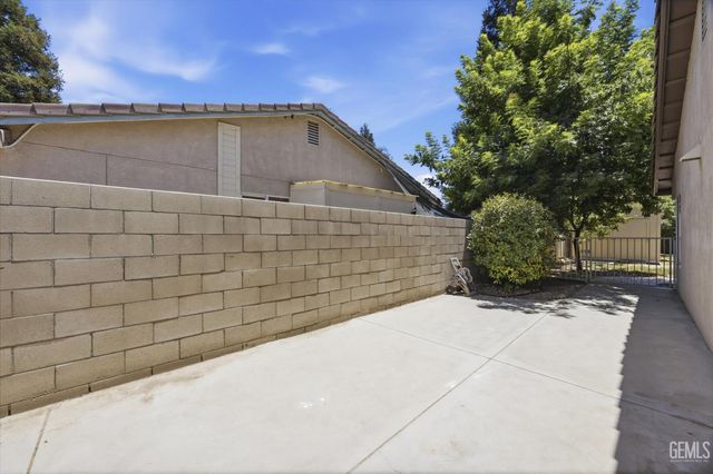 6003 Lausanne Street, Bakersfield, CA 93308