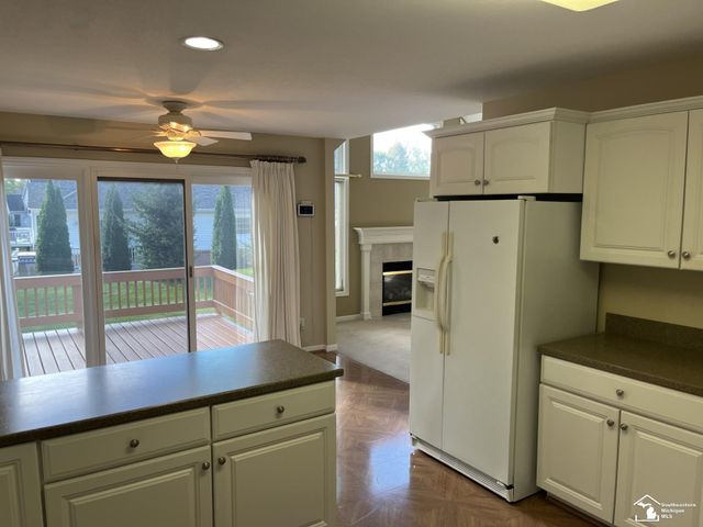 3168 Crystal Court, Lambertville, MI 48144