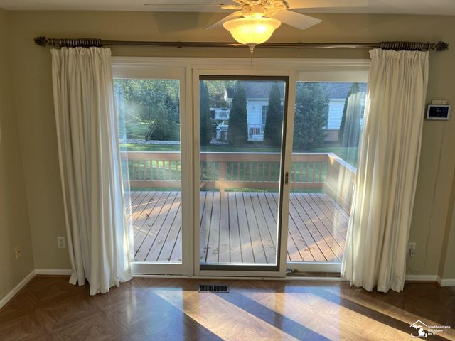 3168 Crystal Court, Lambertville, MI 48144