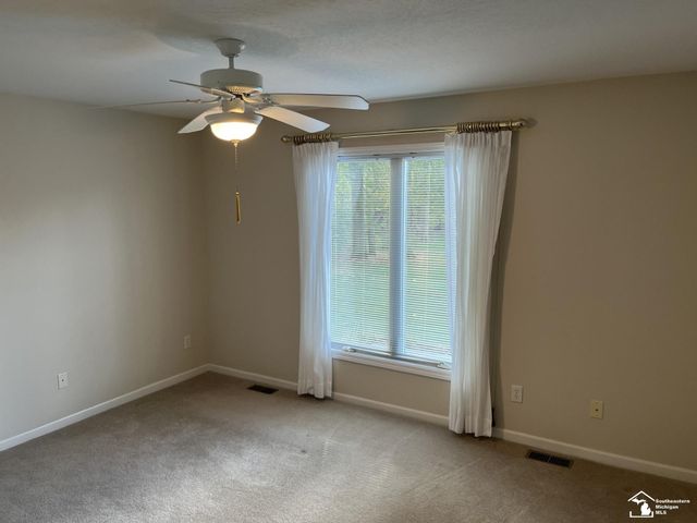 3168 Crystal Court, Lambertville, MI 48144