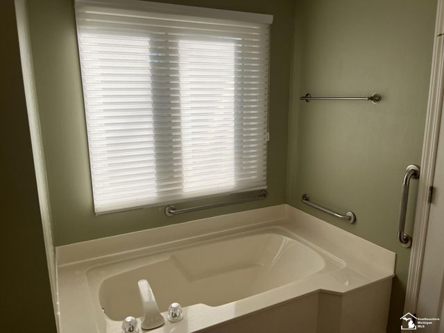 3168 Crystal Court, Lambertville, MI 48144