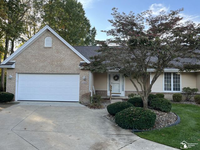 3168 Crystal Court, Lambertville, MI 48144