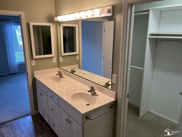 3168 Crystal Court, Lambertville, MI 48144