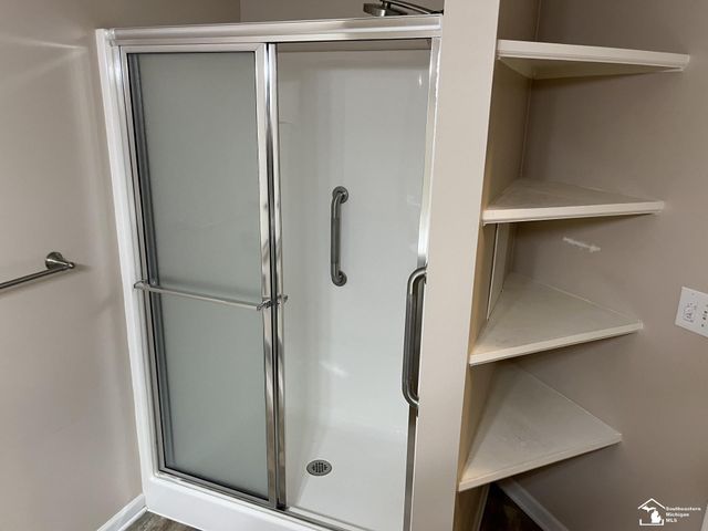 3168 Crystal Court, Lambertville, MI 48144