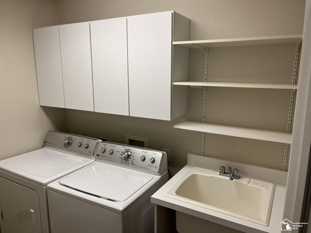 3168 Crystal Court, Lambertville, MI 48144