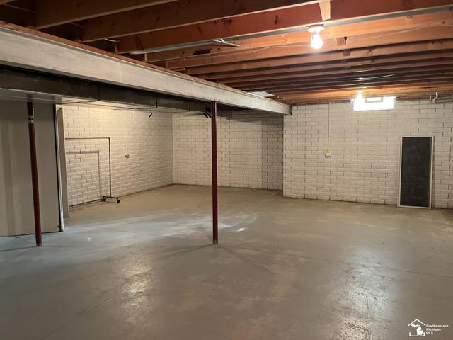 3168 Crystal Court, Lambertville, MI 48144