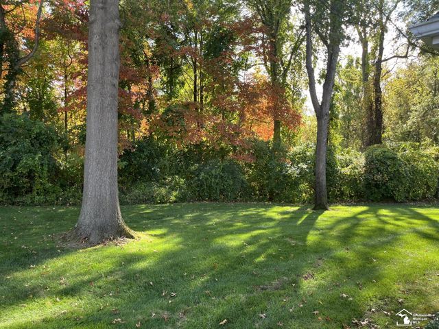 3168 Crystal Court, Lambertville, MI 48144