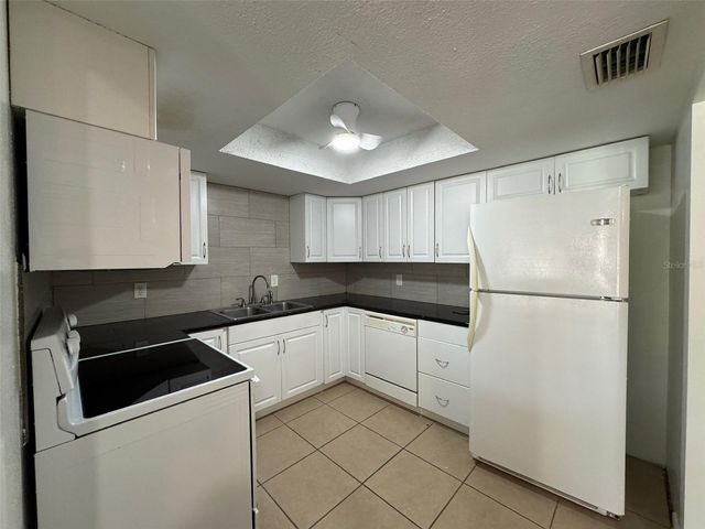 568 BAHIA CIRCLE B, Ocala, FL 34472