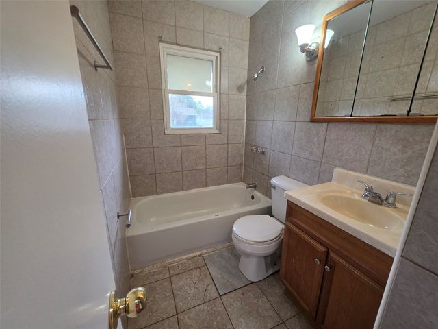 3925 64th Street, Urbandale, IA 50322